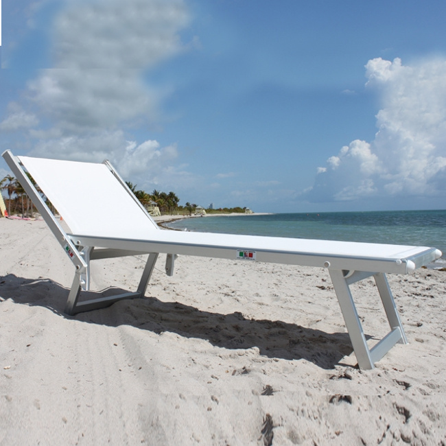 Кресла-шезлонги и стулья для пляжа и бассейна